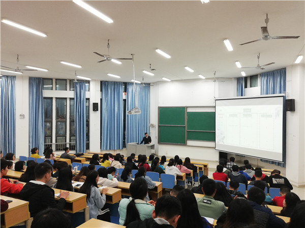 2.讲座现场.jpg