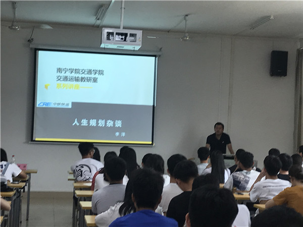 1.讲座现场_副本.jpg