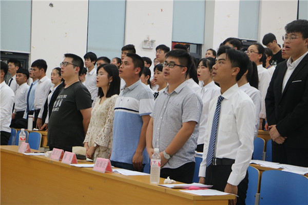 2.全体起立奏唱国歌.jpg