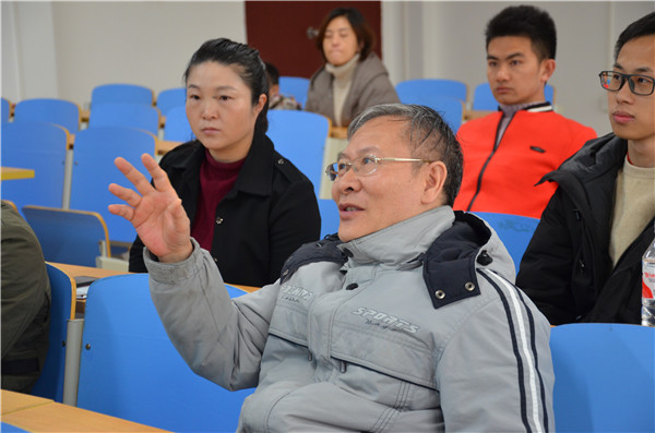 2.教研室主任黄大明教授现场点评.jpg