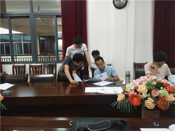 2.指导教师及学生现场整改毕业设计(论文).jpg