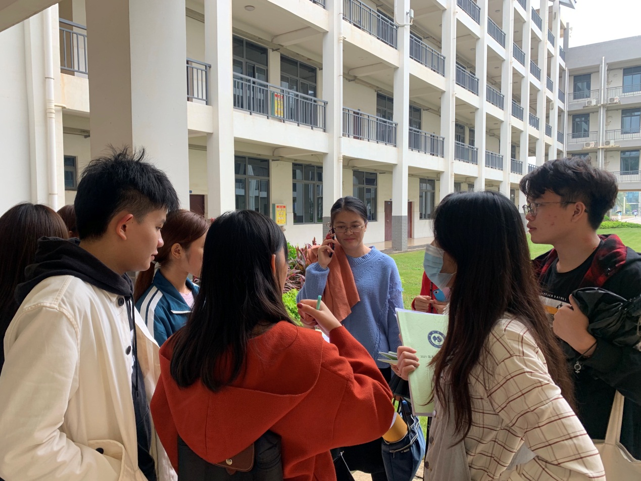 说明: E:\8.2021届毕业设计（论文）材料\新闻稿\动员会照片\IMG_4656.JPG