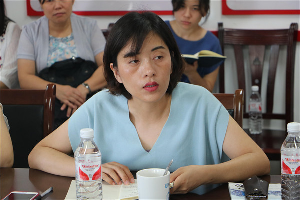 3、交通学院党总支副书记卢柳青汇报交通学院学生返校情况.jpg