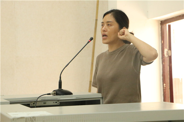 5、交通学院党总支副书记卢柳青带领学生表决心现场.jpg