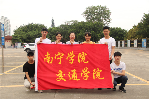 1、南院学生在动物园合影:即将出发.png