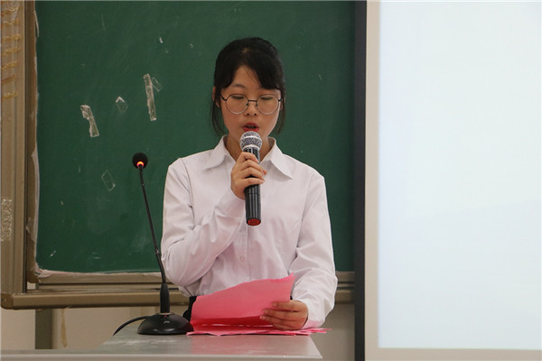 5、学生代表唐子琼发言.jpg