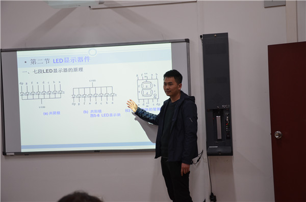 6.邓汝奎老师磨课.jpg