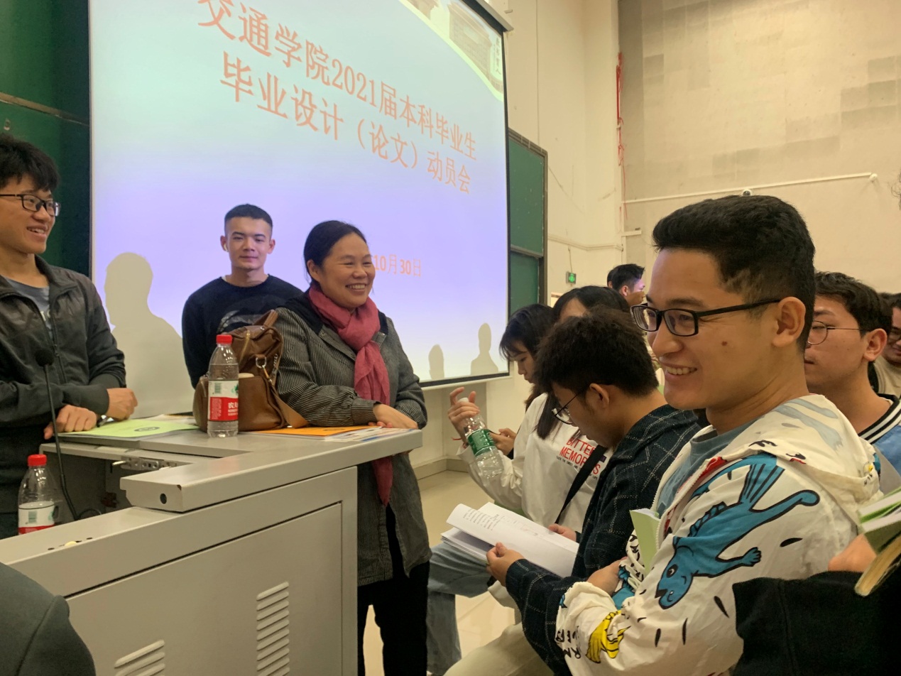 说明: E:\8.2021届毕业设计（论文）材料\新闻稿\动员会照片\IMG_4650.JPG