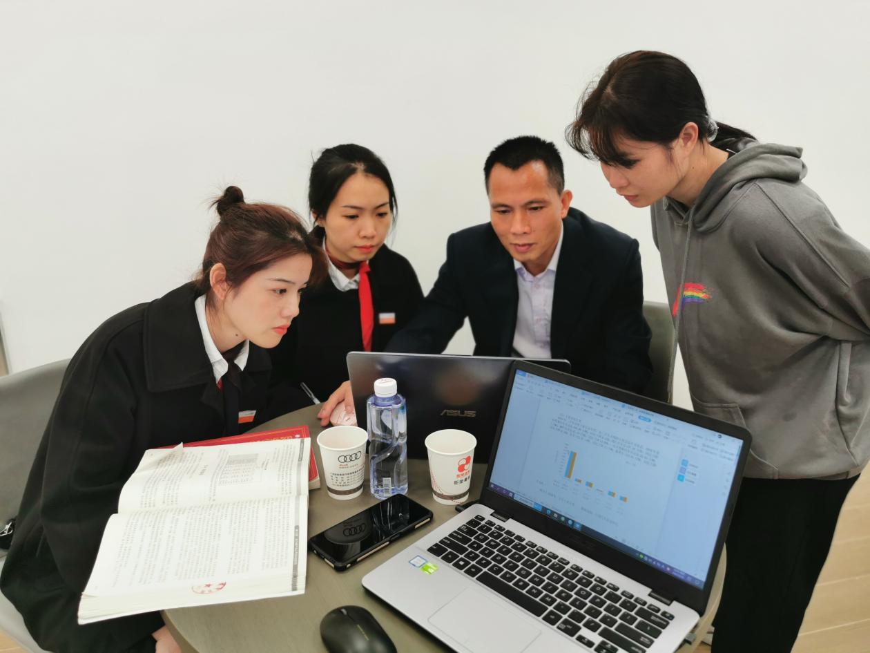 说明: 1.林绪东教授指导学生毕业论文