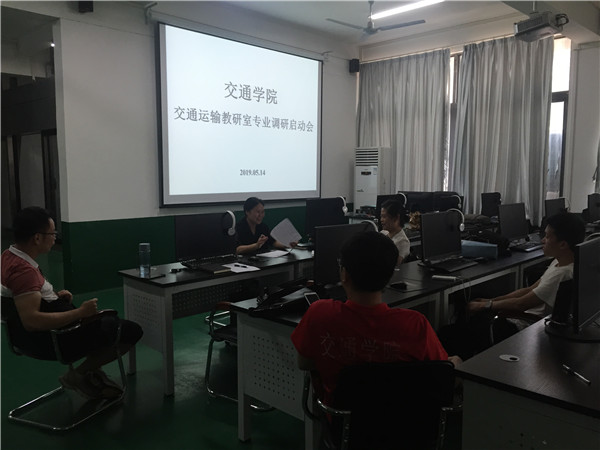 启动会老师们商议.jpg